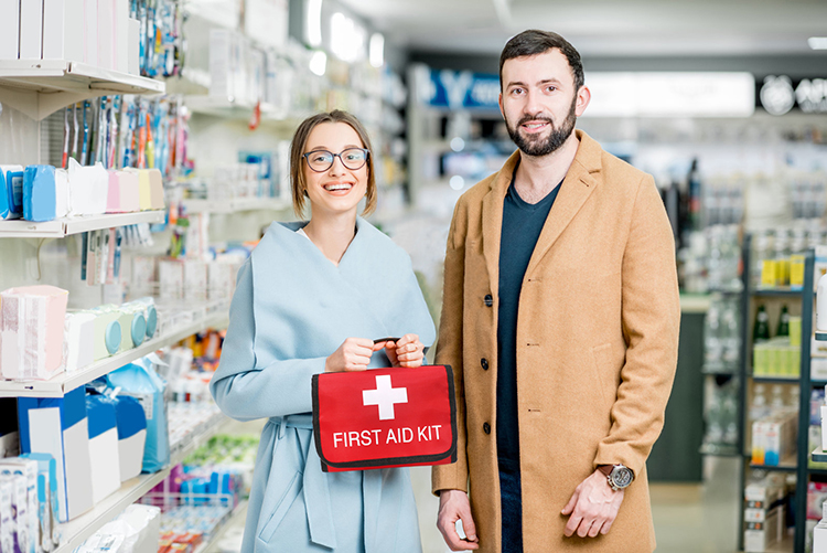 Preparation of DIY first aid kit